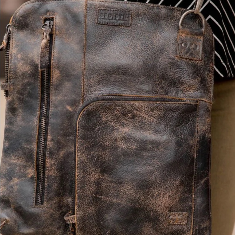 Beautiful Bed Stu Aiken Crossbody!!! ♥️